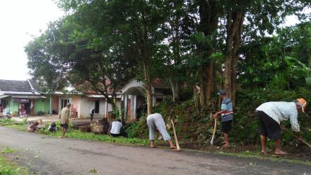 Kerja Bakti Massal Pedukuhan Sendang Sari