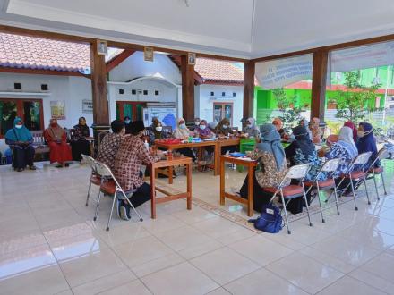 Pertemuan Kader IMP Kalurahan Terong