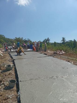 Proses Pembangunan Jalan Cor Blok Program PISEW