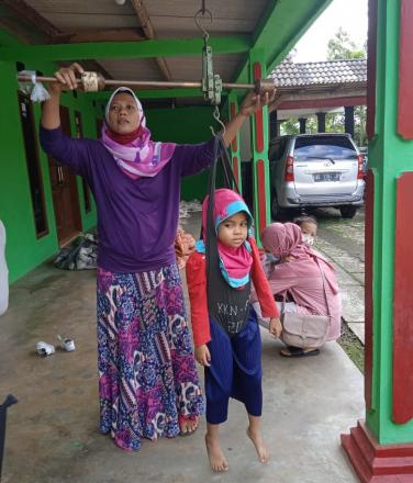 Tetap  Sehat Bersama Posyandu Lansia dan Balita Dusun Ngenep