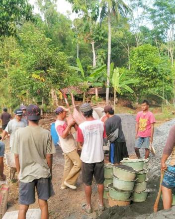 Pembangunan Jalan Cor Pedukuhan Saradan RT 03