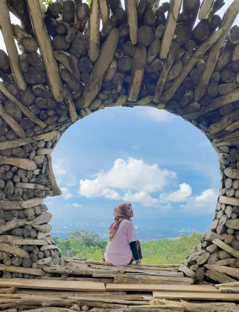 PESONA GUNUNG MUNGKER