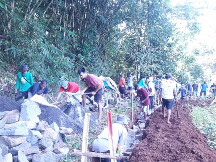 Pembangunan Jalan Menuju Makam Terong
