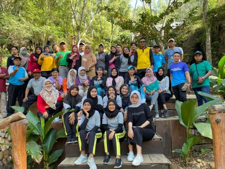 Senam Sehat Lintas Sektor Kapanewon Dlingo di Wisata Seribu Batu