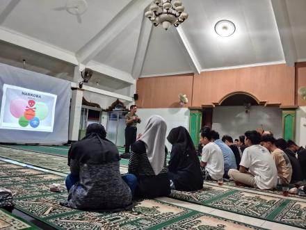 Sosialisasi Kesehatan Reproduksi Remaja dan Pencegahan Napza di Pedukuhan Pencitrejo
