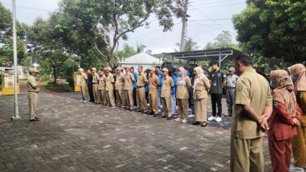 Apel Rutin Senin Pagi Lurah, Pamong Serta Bamuskal Kalurahan Terong