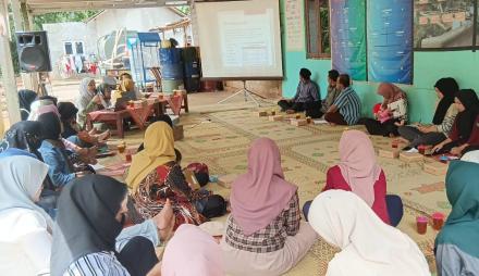 Sosialisasi Pengurangan Angka Kematian Ibu dan Bayi di Pedukuhan Saradan