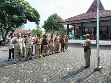Apel Pagi Kalurahan Terong : Lurah Terong Ingatkan Pentingnya Menjaga Stamina dan Realisasi Kegiatan