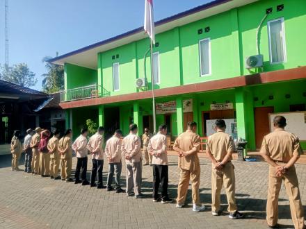 Pimpin Apel Pagi, Lurah Terong Apresiasi Sukses TMMD dan Instruksikan Percepatan Berkas PDAM