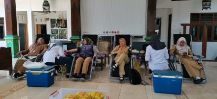 Aksi Donor Darah di Pendopo Kalurahan Terong, Puluhan Warga Antusias Donasikan Darah Pagi Ini