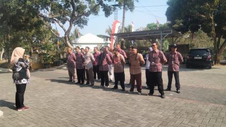 Pimpin Apel Pagi, Carik Terong Tegaskan Netralitas Pamong Hadapi Pilur dan Persiapan Hari Jadi